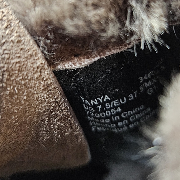 New ! Calvin Klein Taupe Leather and Fur Booties, size 7.5. - Picture 15 of 16